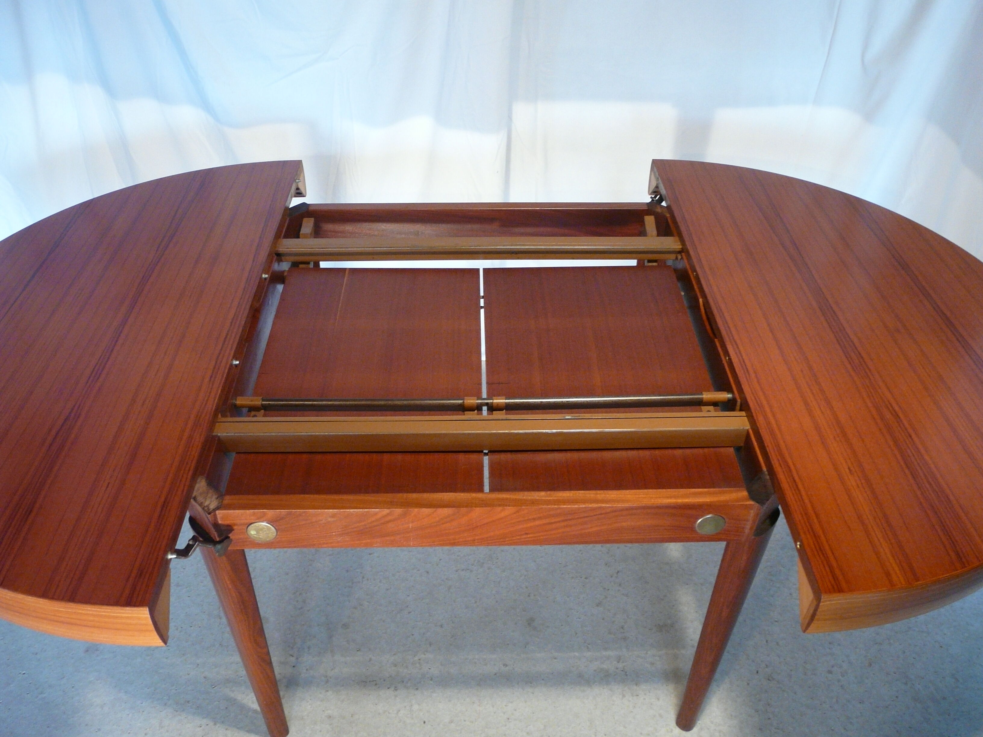 Scandinavian vintage extendable round table