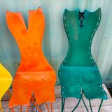 4 chaises colorées en fer