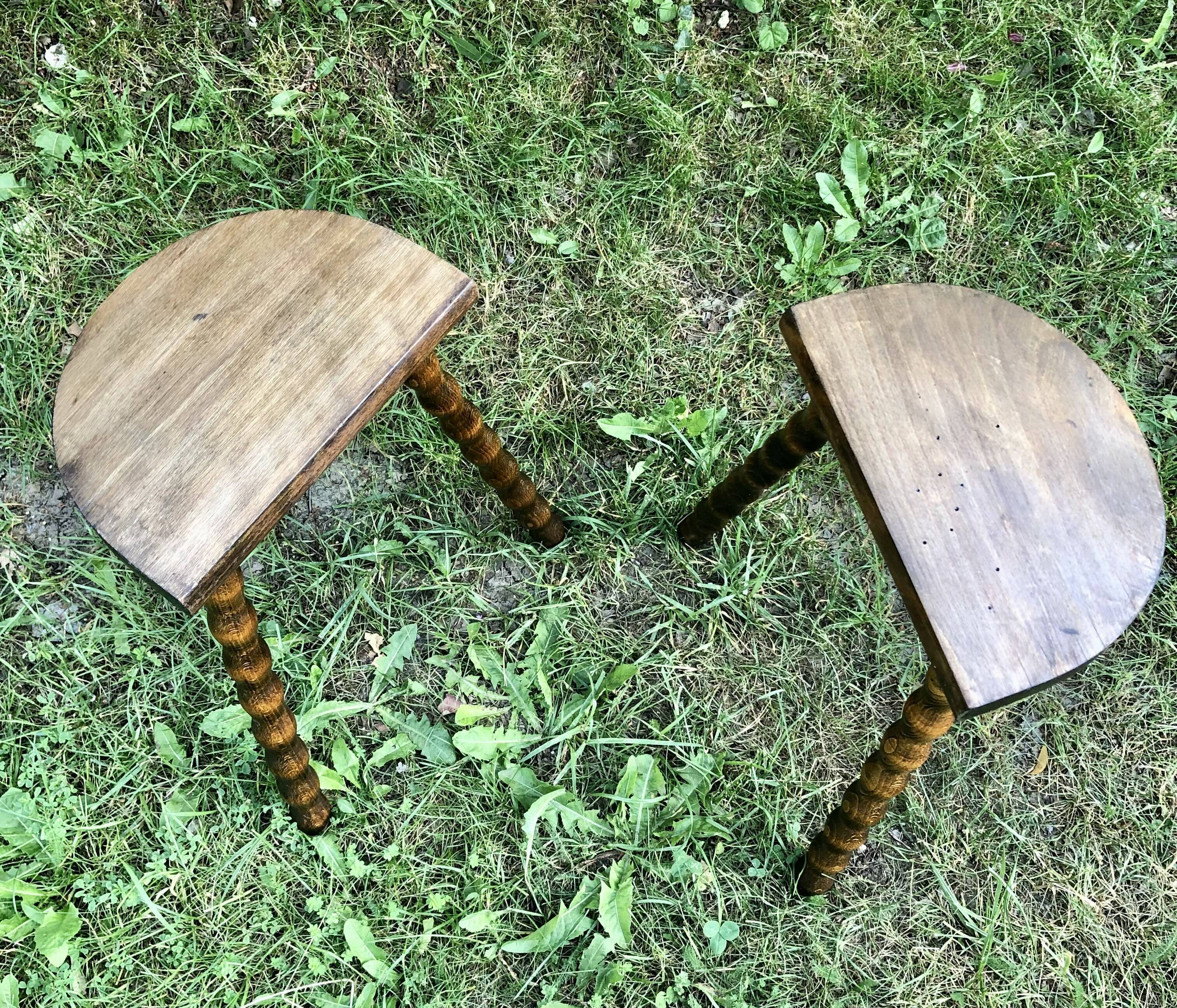 Duo half-moon tripod stools