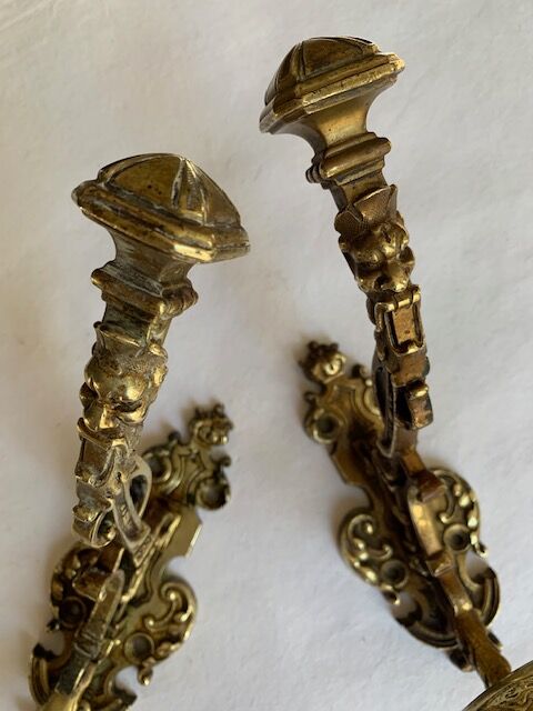 Gilded bronze hook nineteenth, Louis XVI, chimera decoration
