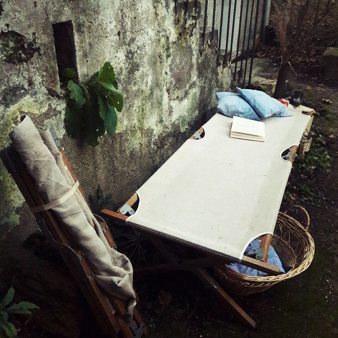 Period military camp bed