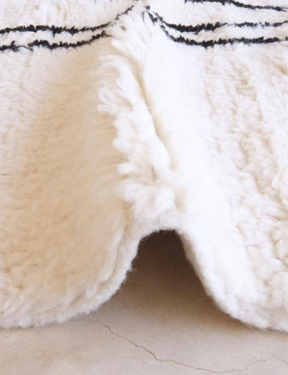 Beni Mrirt White Rug - 265 x 165 cm