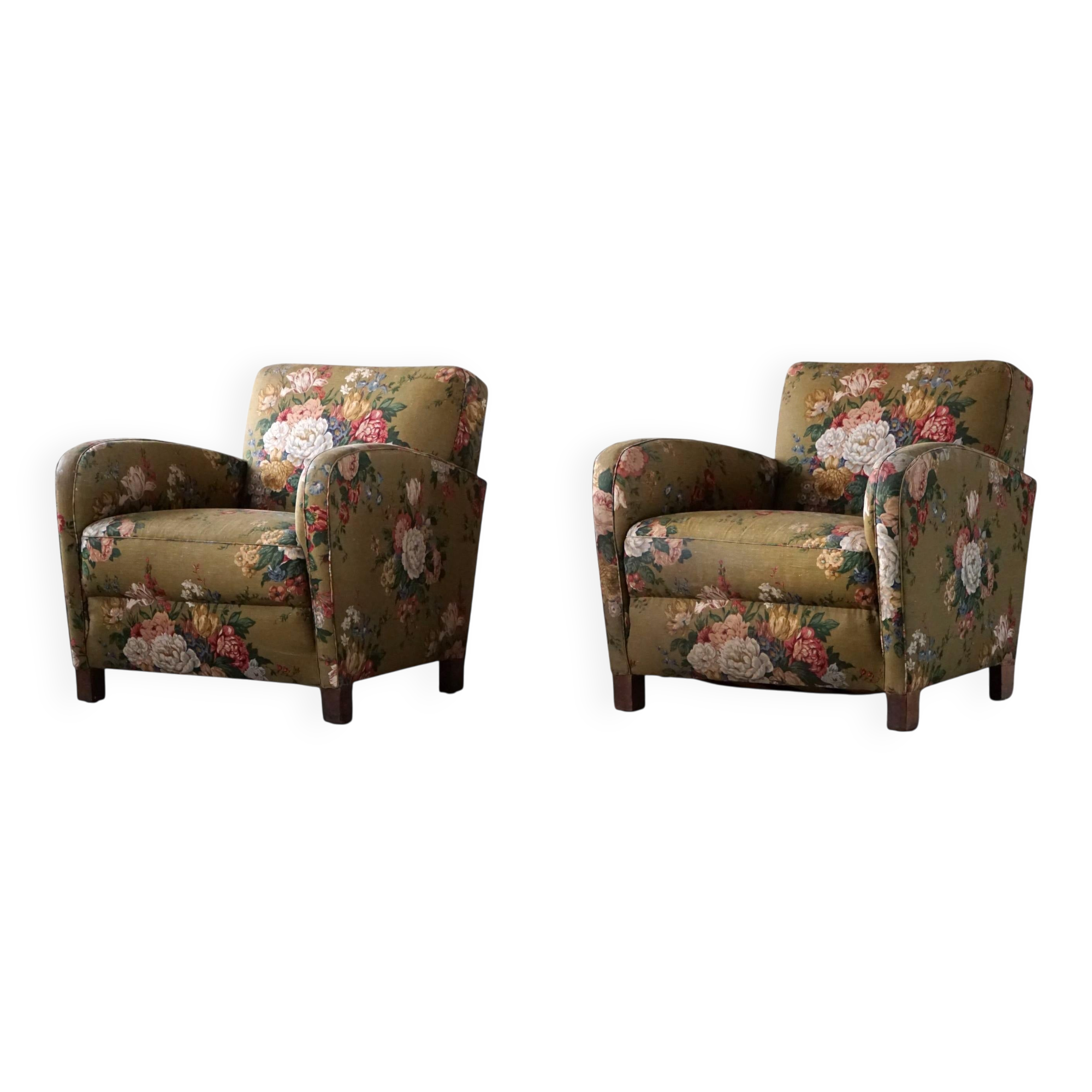 Pair of curved Danish modern lounge chairs, original fabric, Fritz Hansen, 1940.