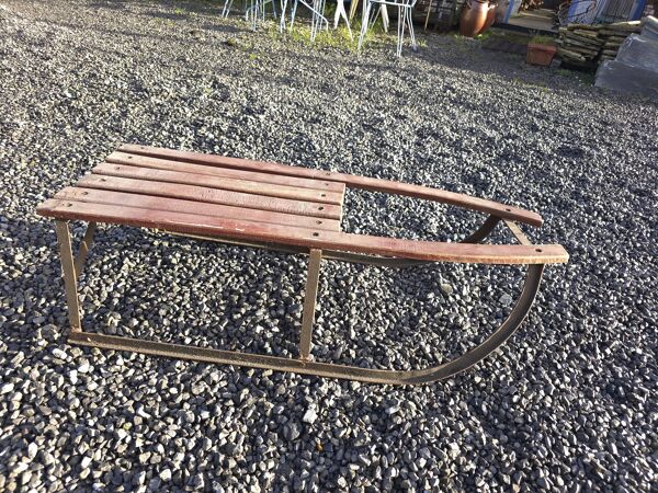 Luge vintage en bois et fer
