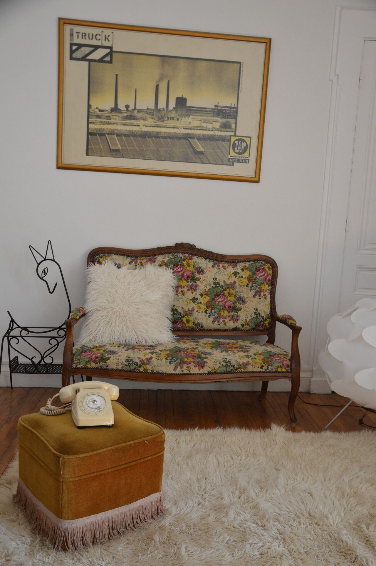Louis XV style bench in walnut