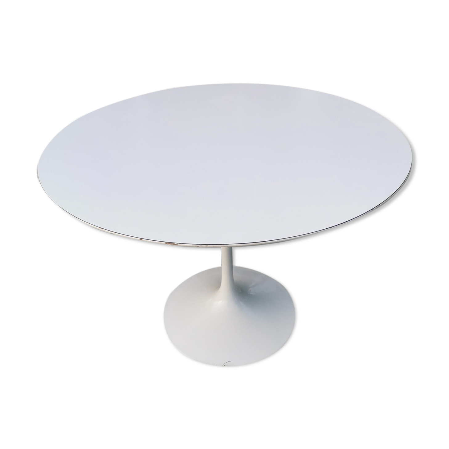 Eero Saarinen tulip table for Knoll
