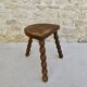 Tabouret tripode en bois massif, dit de vacher