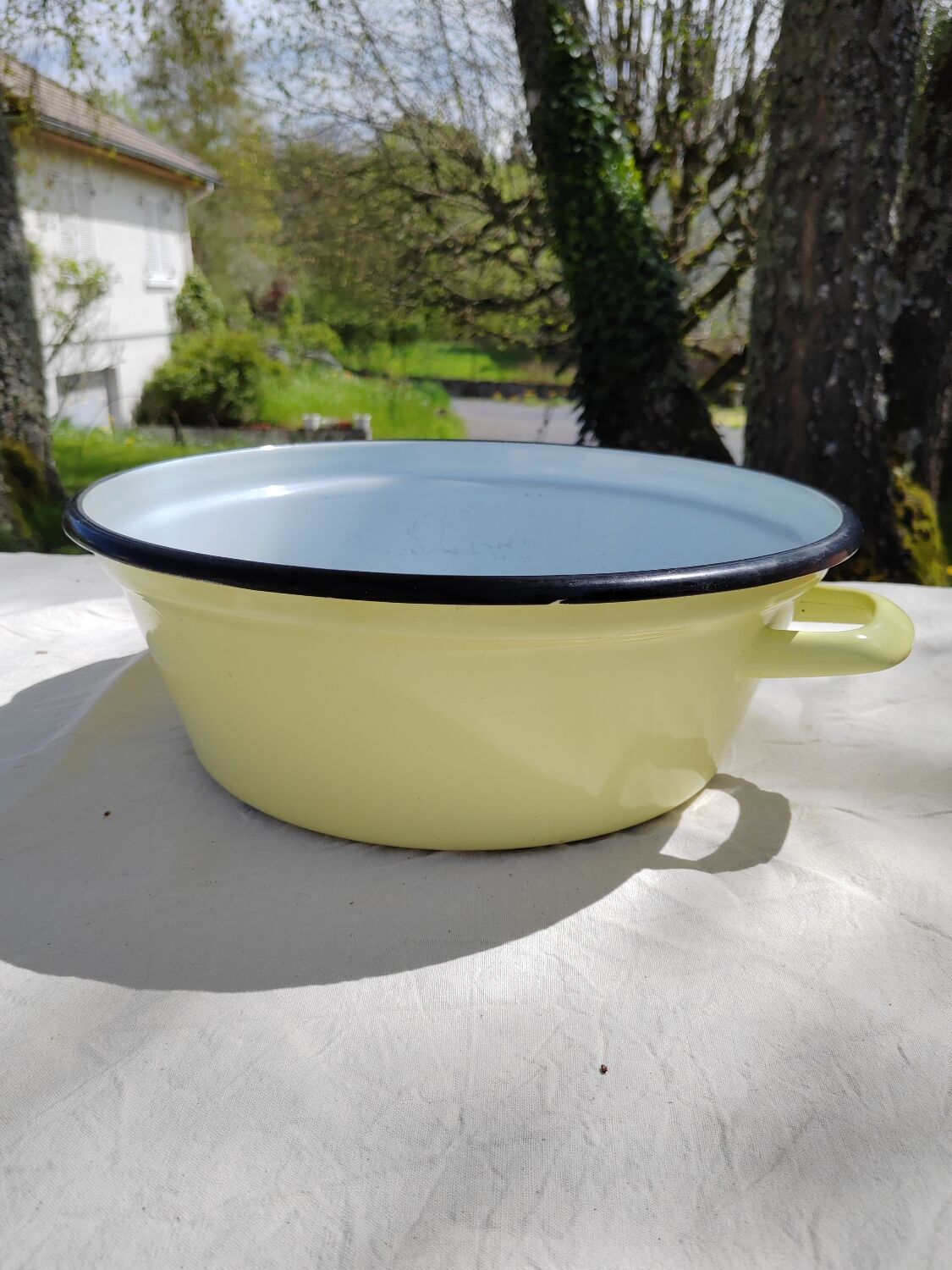 Yellow enamelled sheet metal basin 50/60s
