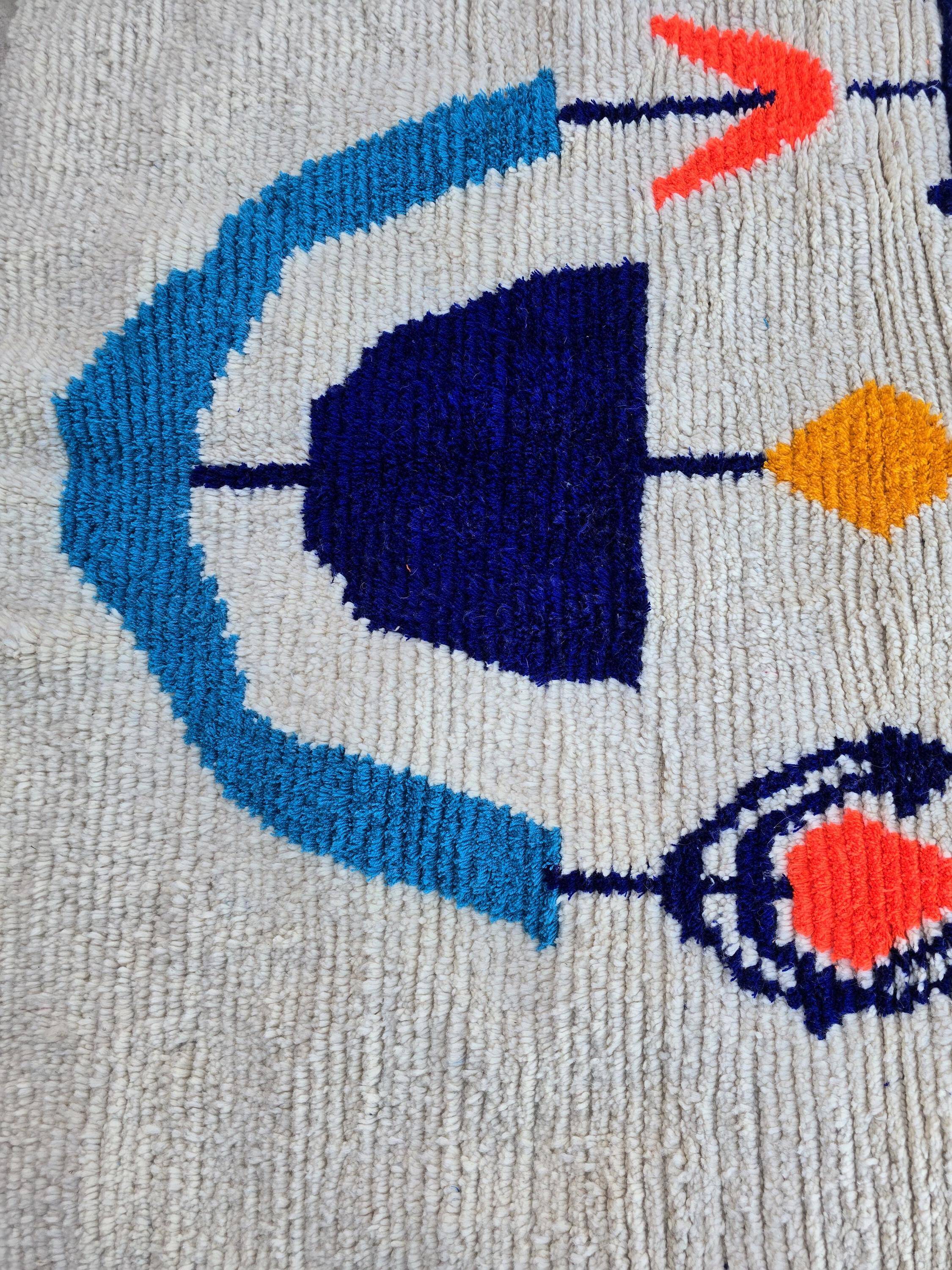 Large Moroccan rug made of natural wool, dimensions 250x150 cm, handmade.