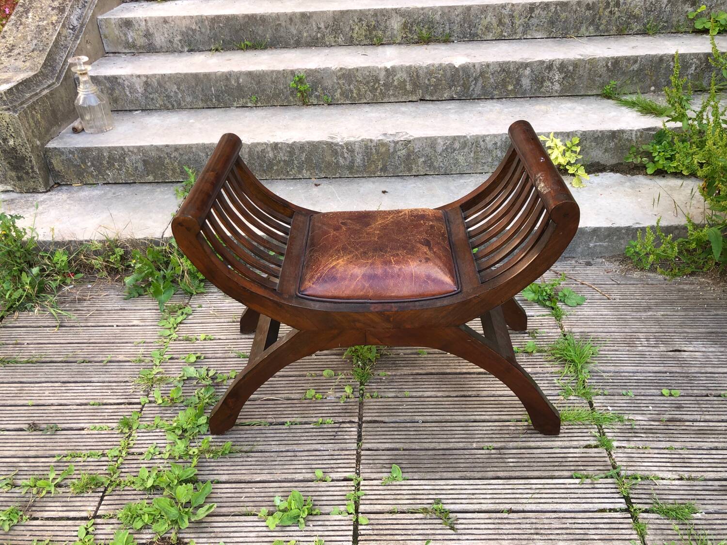 Leather curule chair