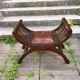 Fauteuil curule en bois et cuir