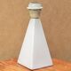 Lampe pyramide en céramique blanche, années 80