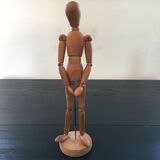 Articulated wooden mannequin