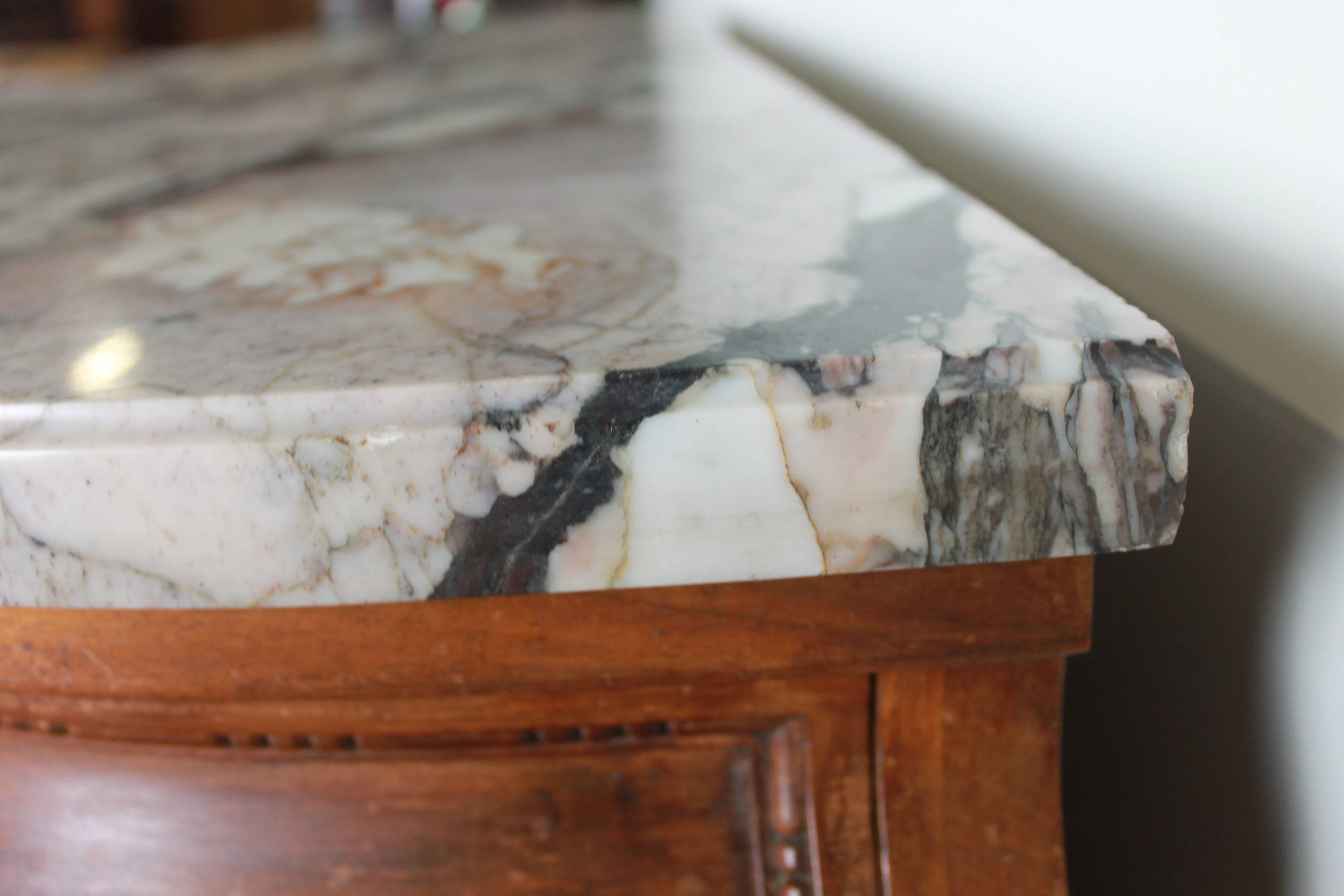 Half-moon shaped serving trolley