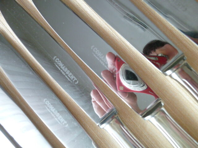 Box of 12 table knives in monocoque stainless steel Comargent
