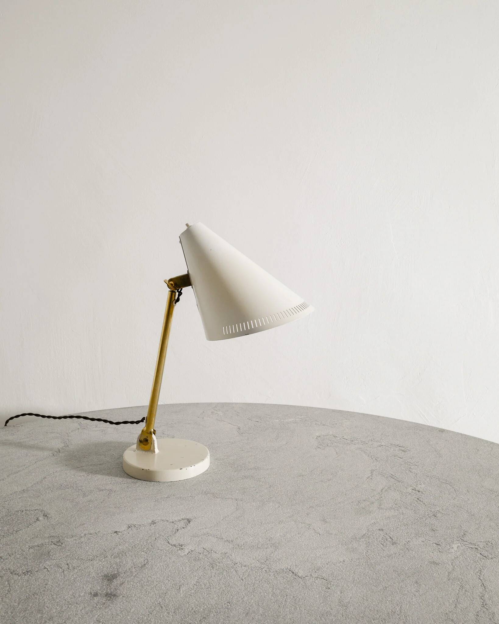 White Finnish Mid Century "9222" Table Desk Lamp by Paavo Tynell, 1940s