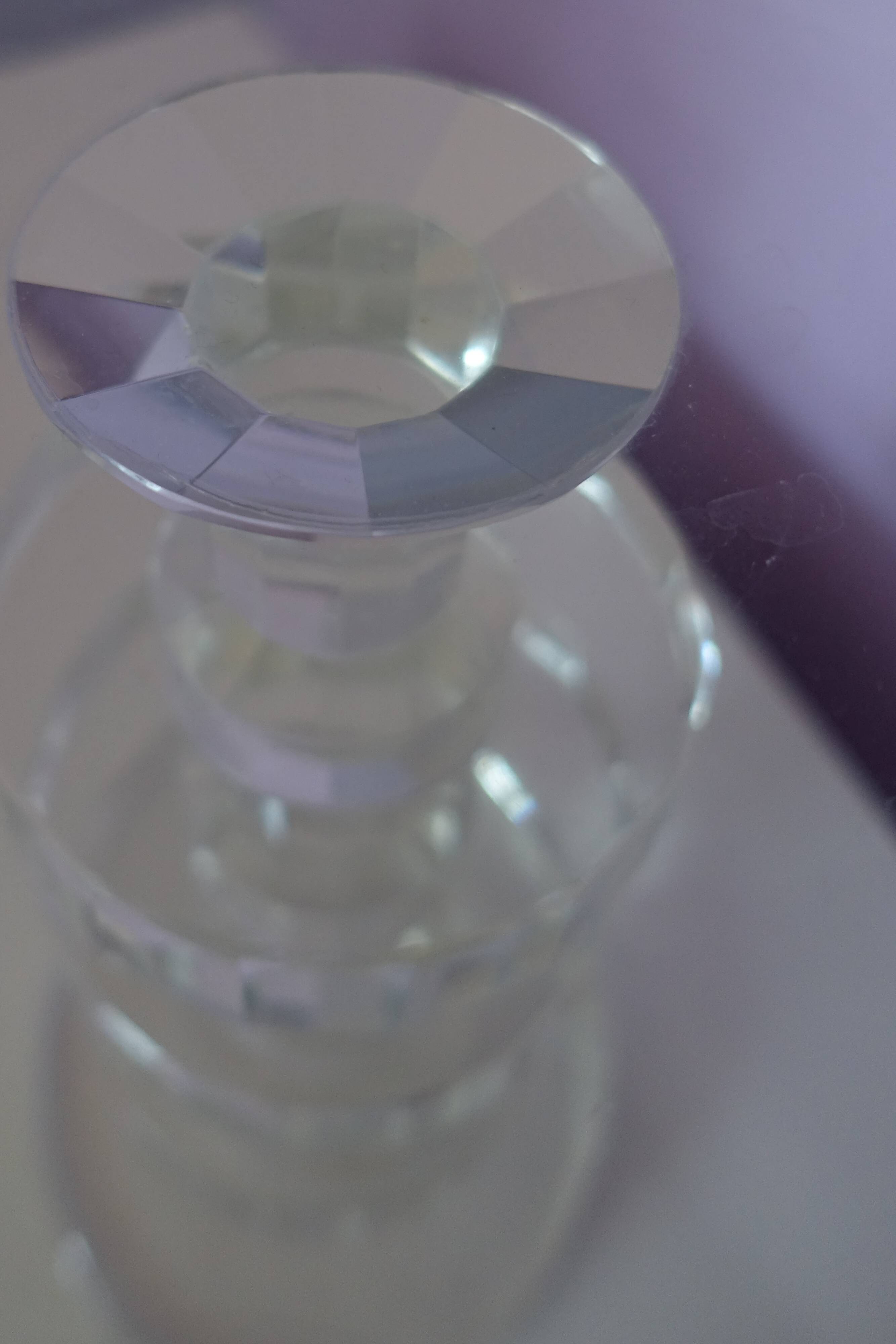 Superb crystal bowl on a 50 cm high pedestal, elegant and refined.