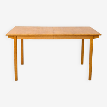 Extending oak table