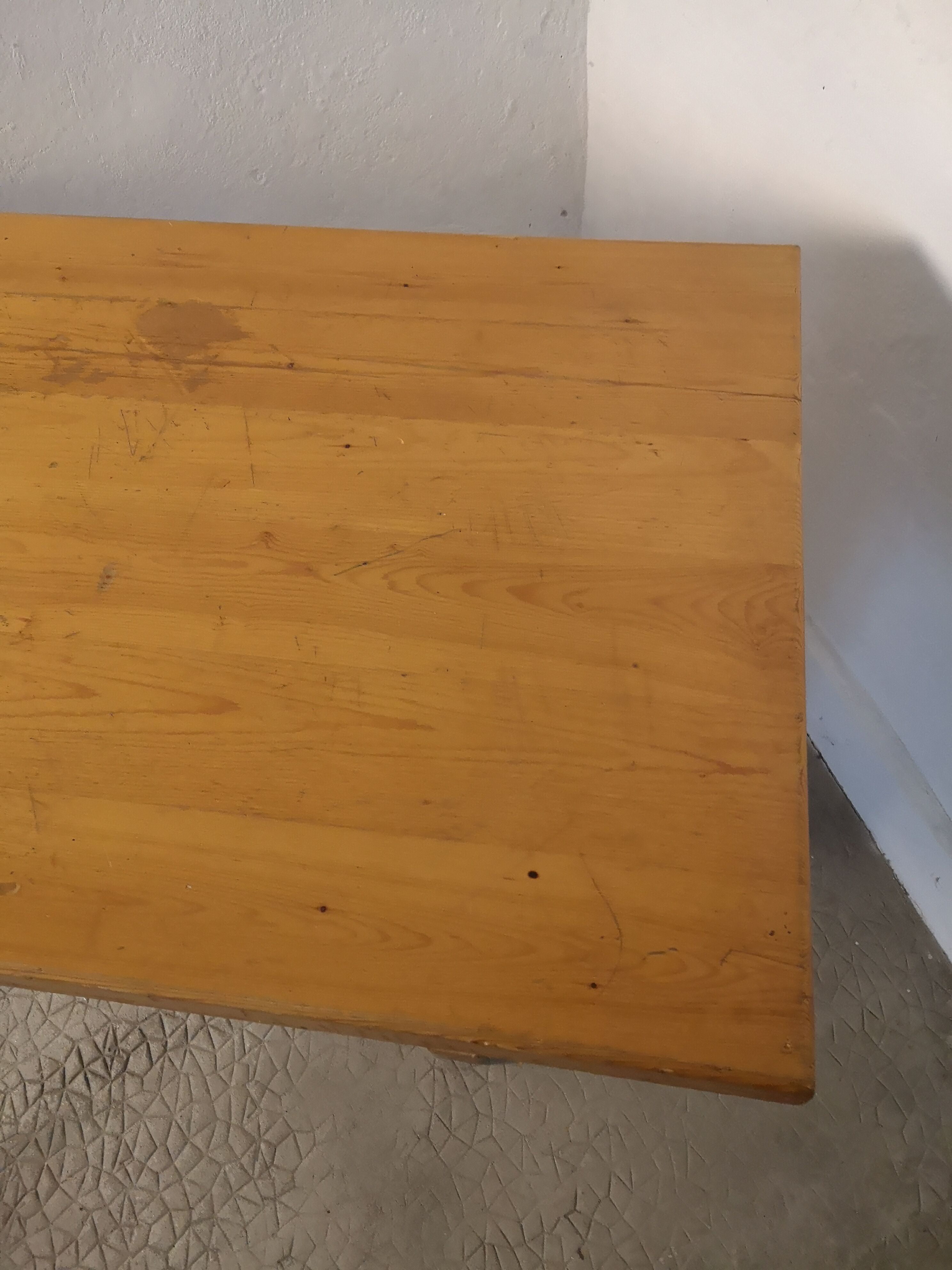 Table Charlotte Perriand les Arcs