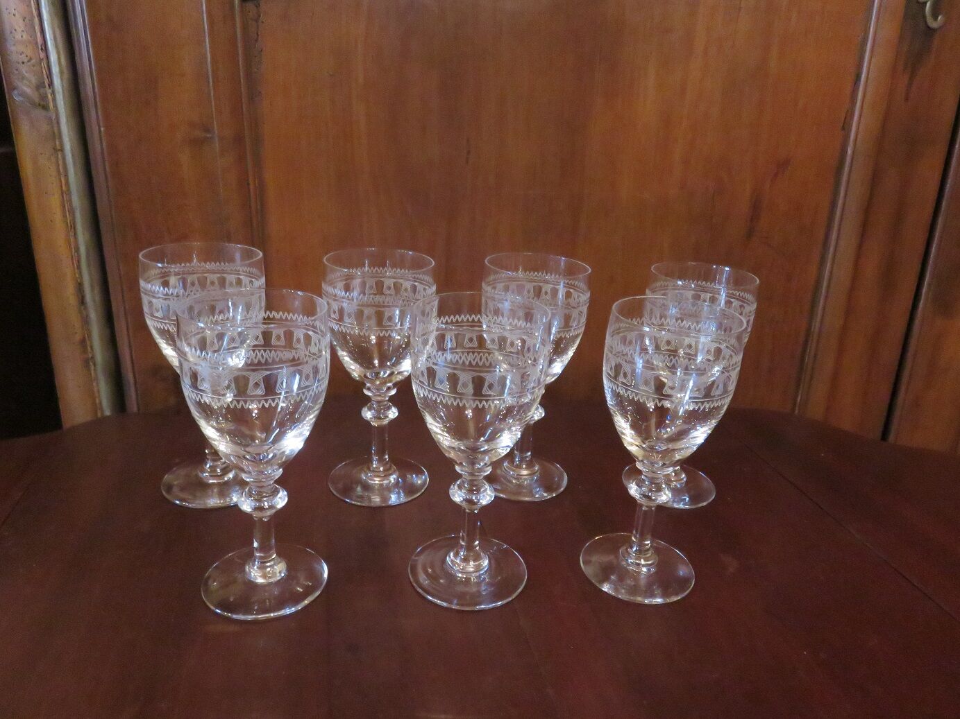 Suite de 7 verres à vin en cristal
