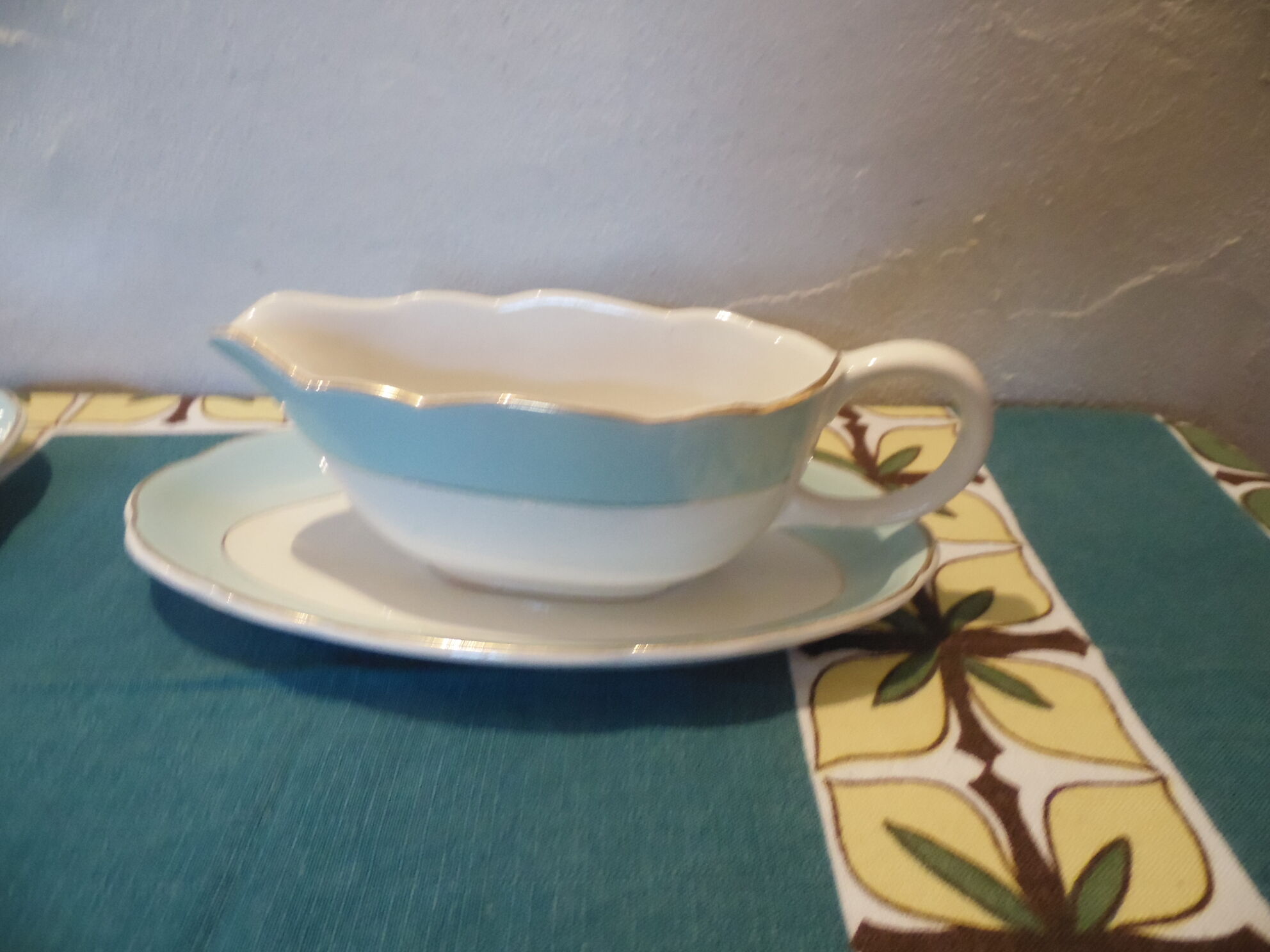 Sarreguemines and Digoin 30s sauce dish