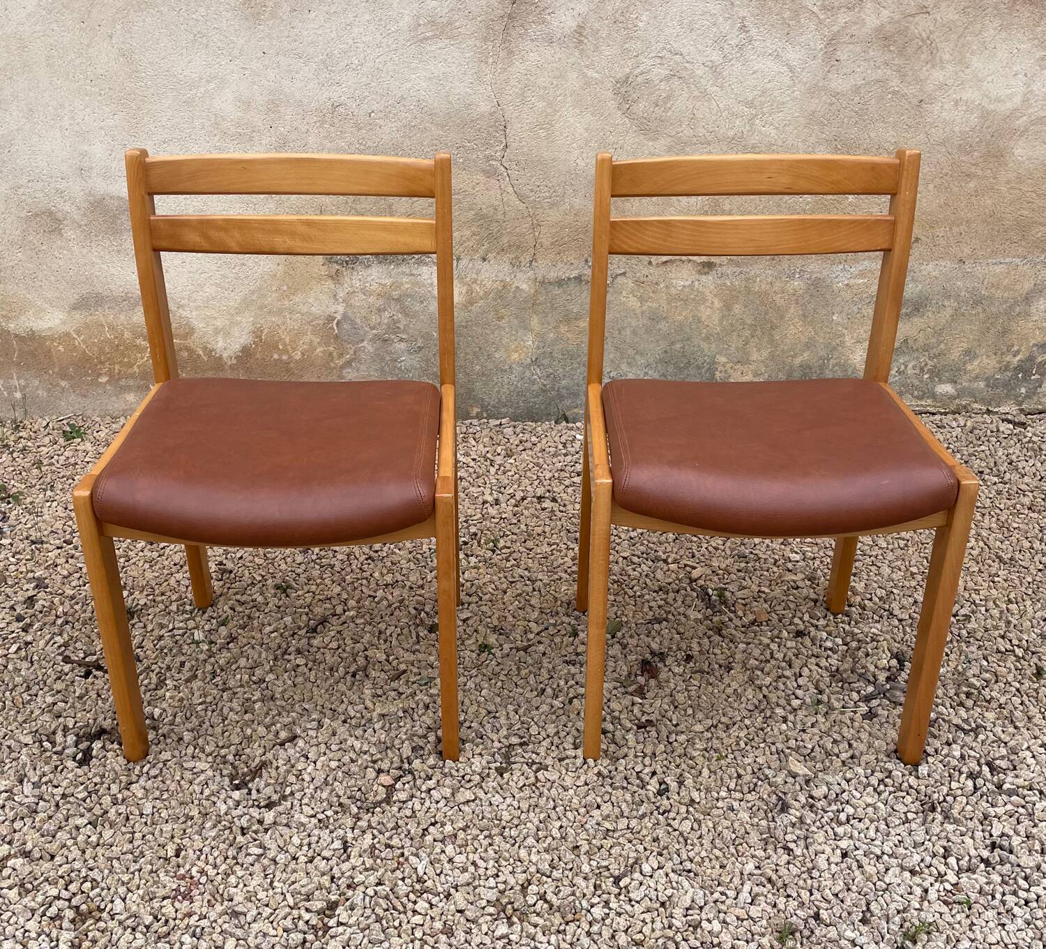 Paire de chaises vintage bois et Skaï