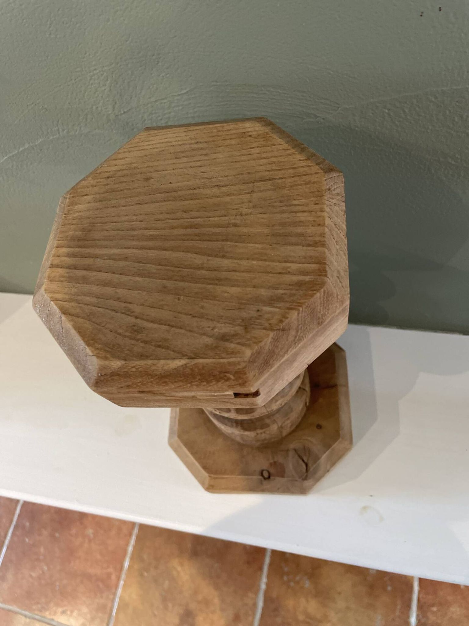 Show the decorative press.