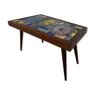 Table basse en mosaïque de verre asymétrique et teck années 1950