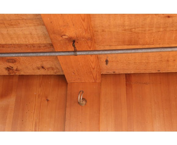 Low wardrobe with closet and drawers