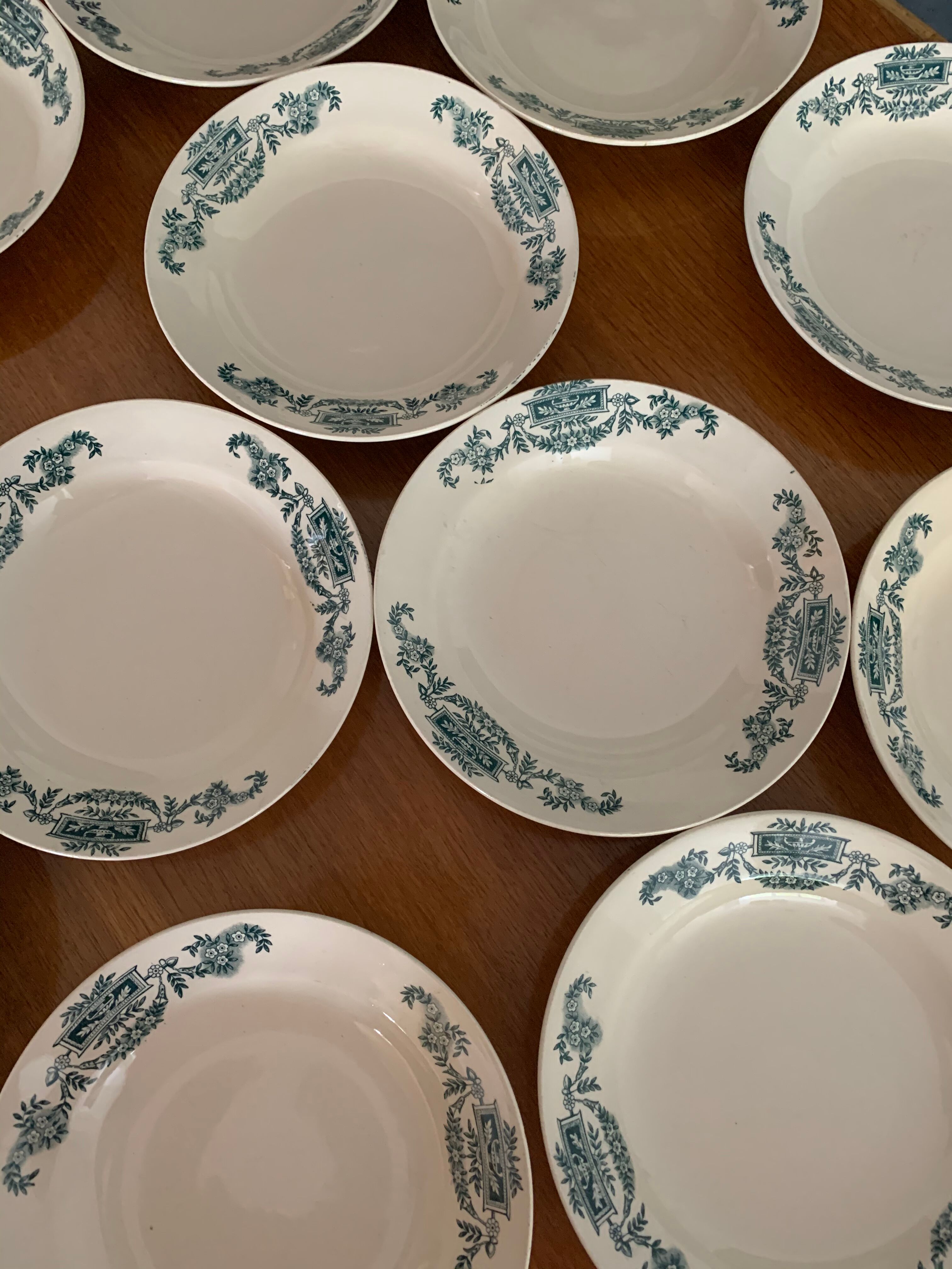 Service 12 assiettes terre de fer
