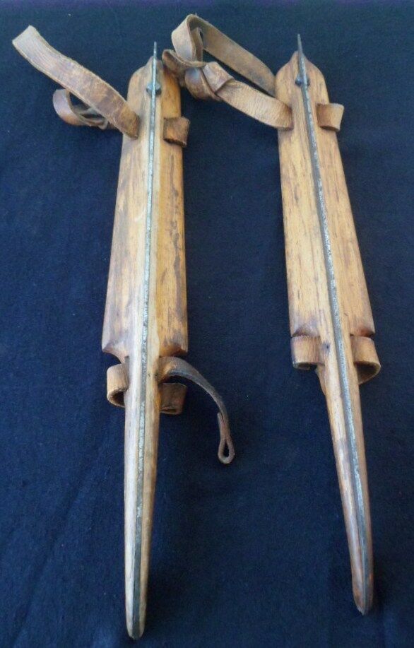 Old ice skates J. NOOITGEDAGT & ZN IJLST