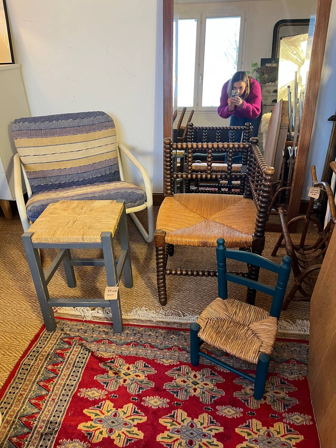 Corner chair in turned wood and straw