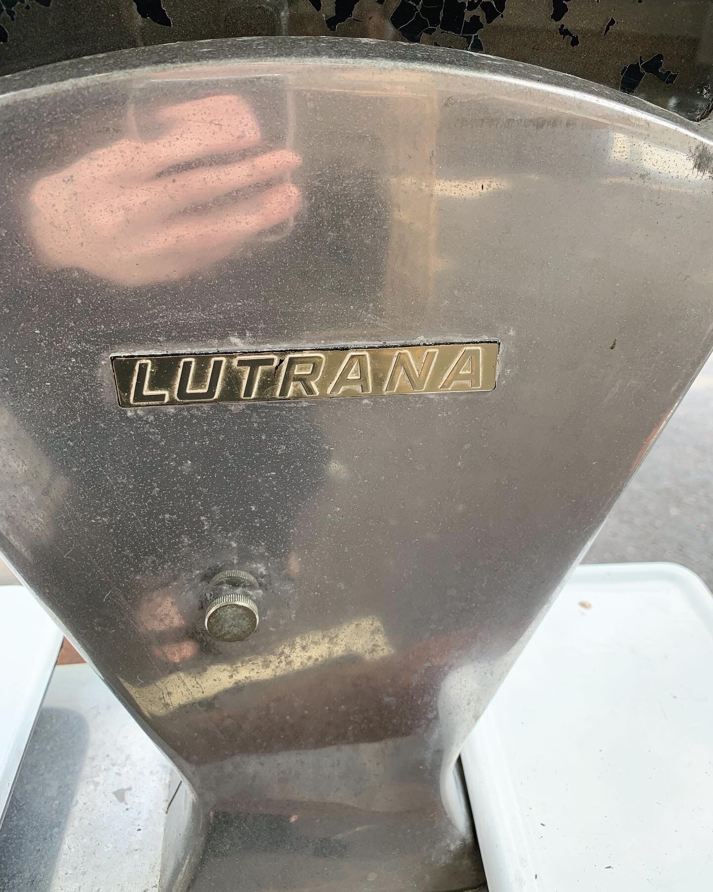 Lutrana grocer's scale