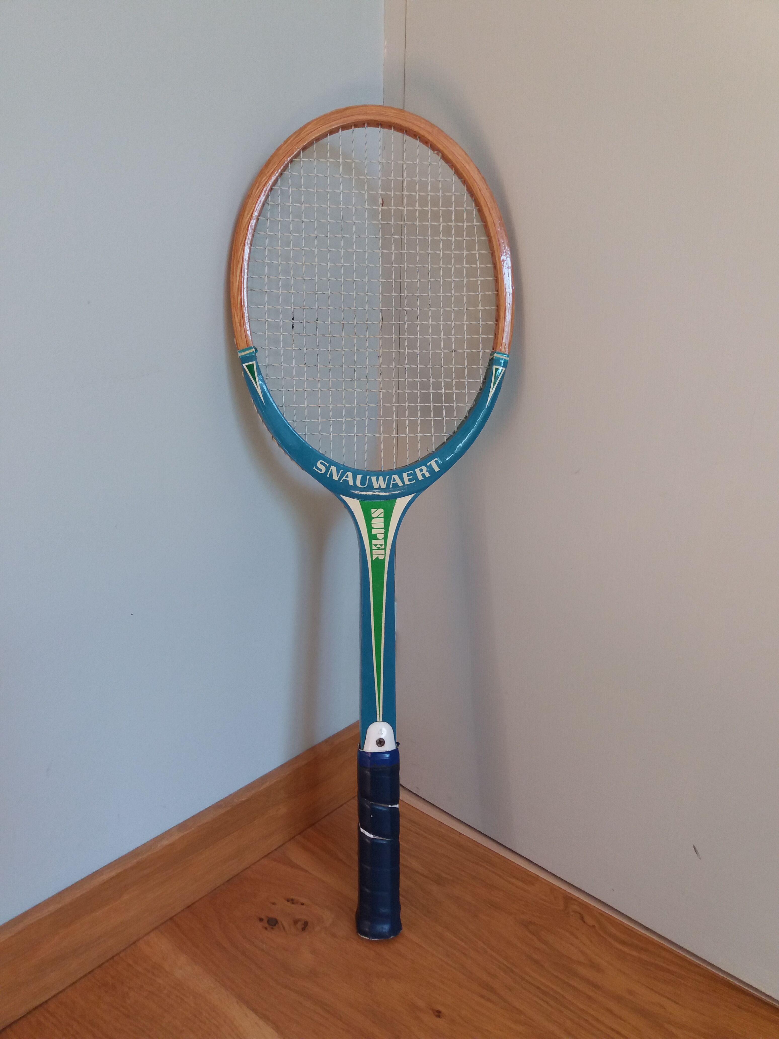 Wooden Snauwaert tennis racket