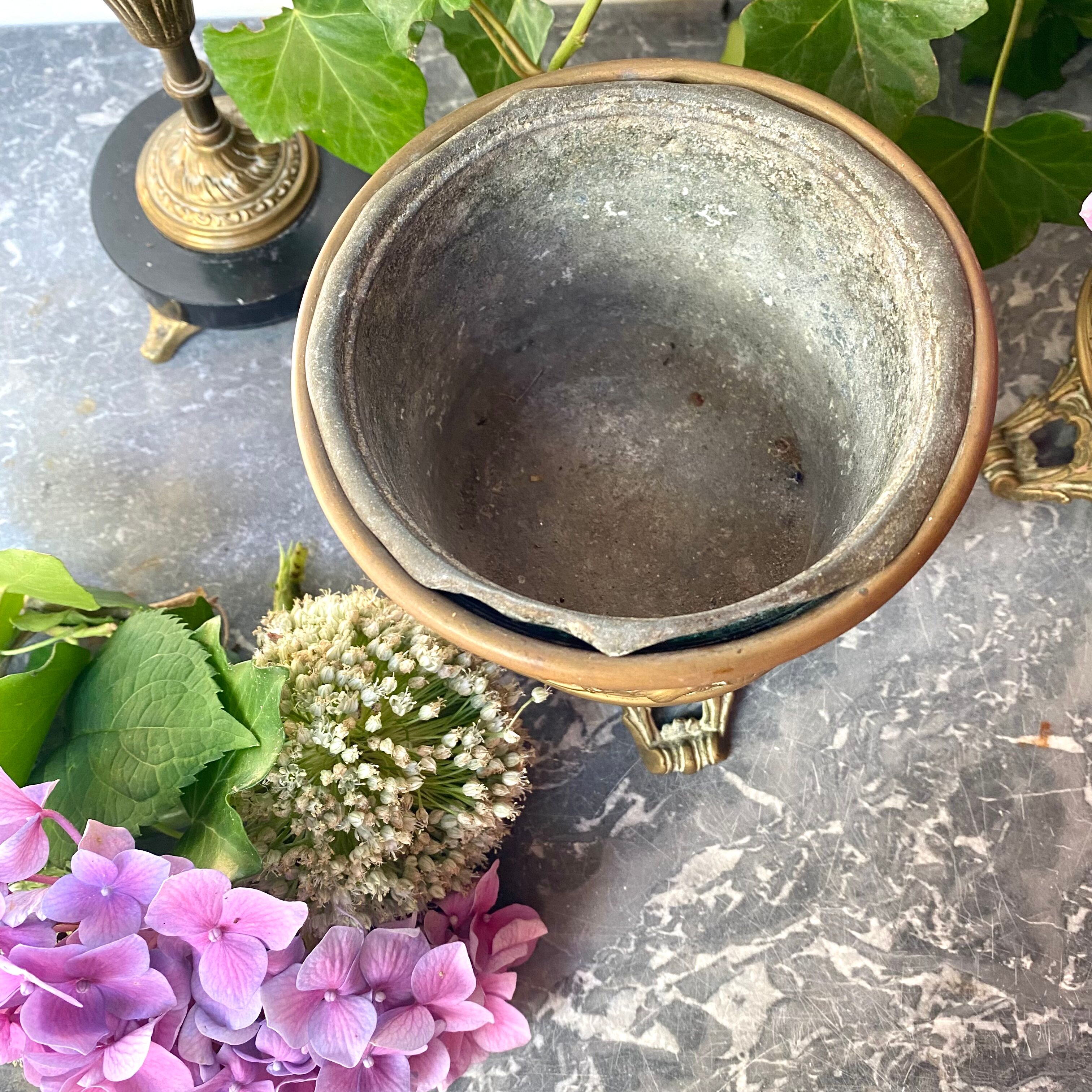 Pair of caches pots in brass repelled nineteenth century