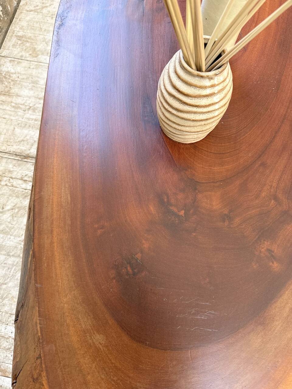 Table basse années 50 plateau bois exotique XXL