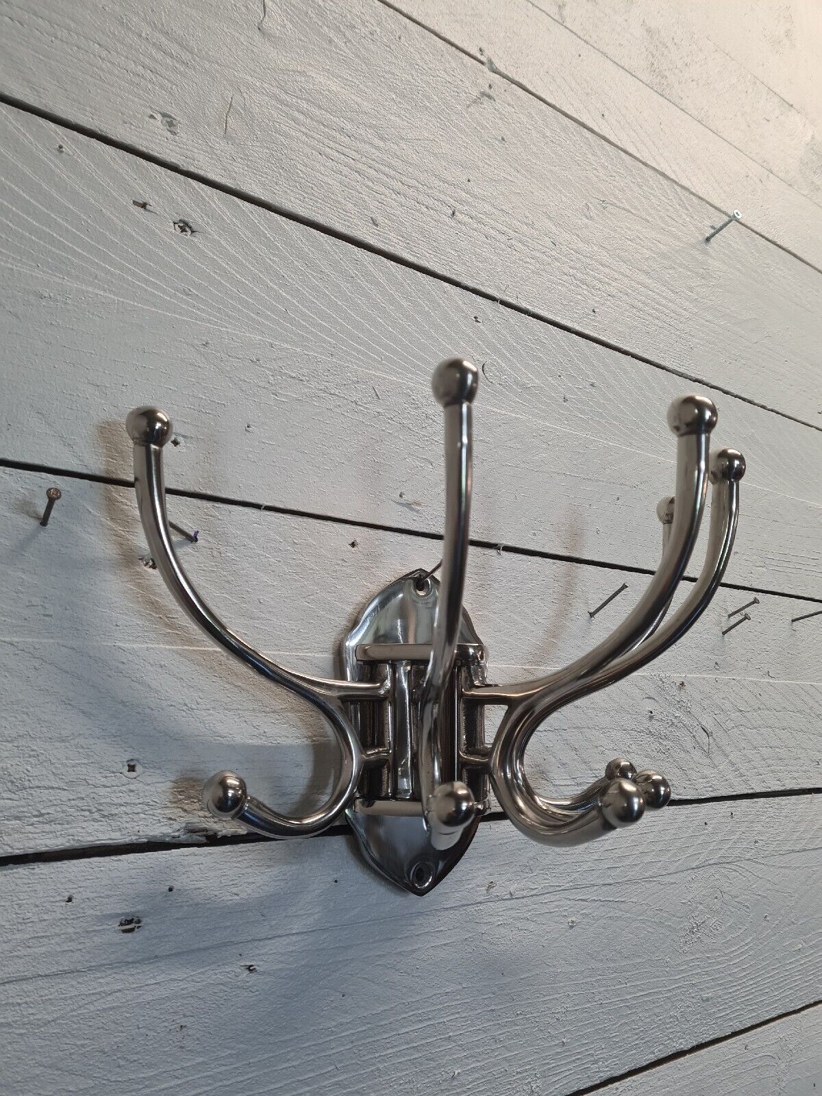 Circular chromed metal coat rack