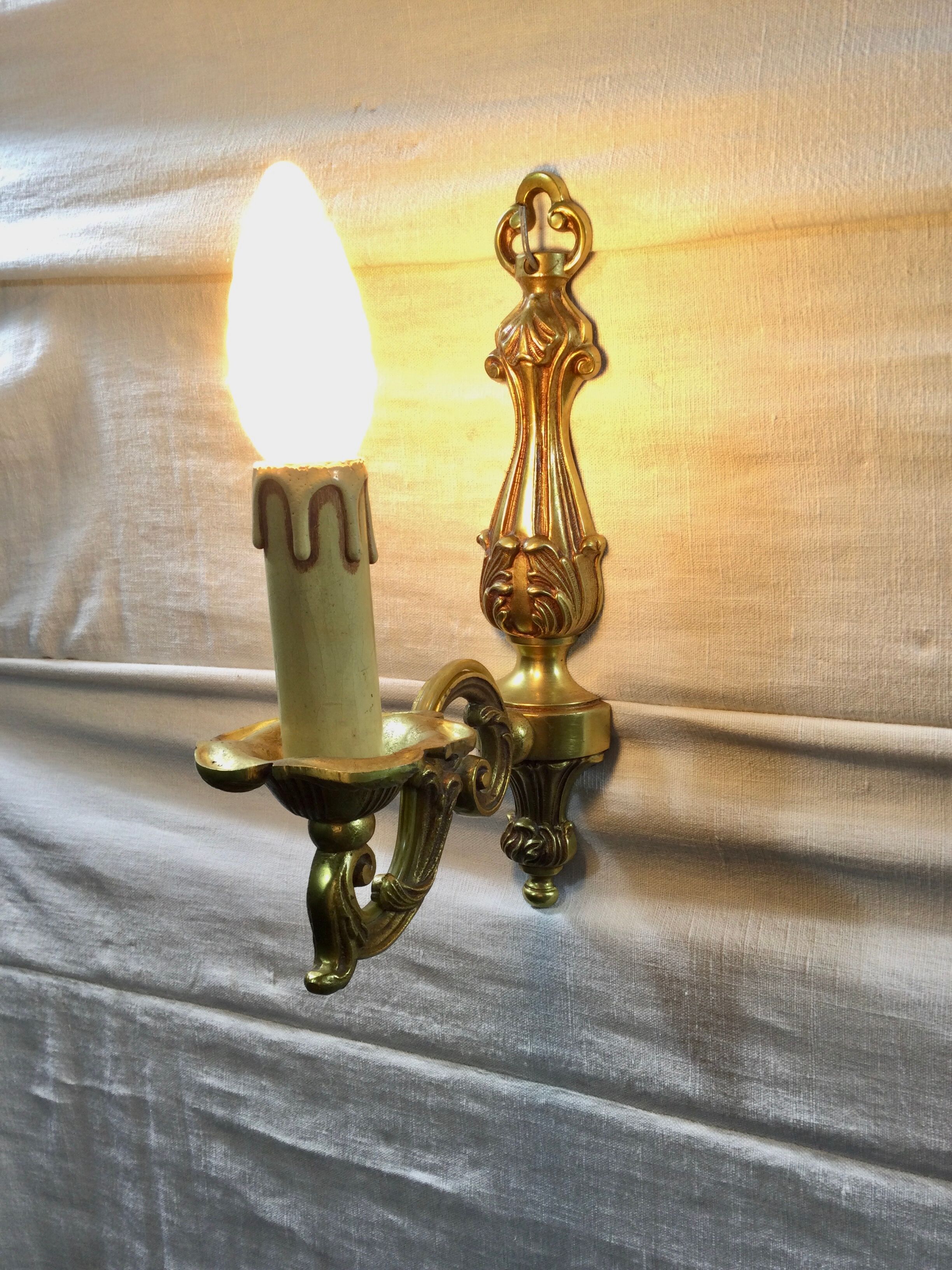 Applies 1 bronze light in Louis XV style