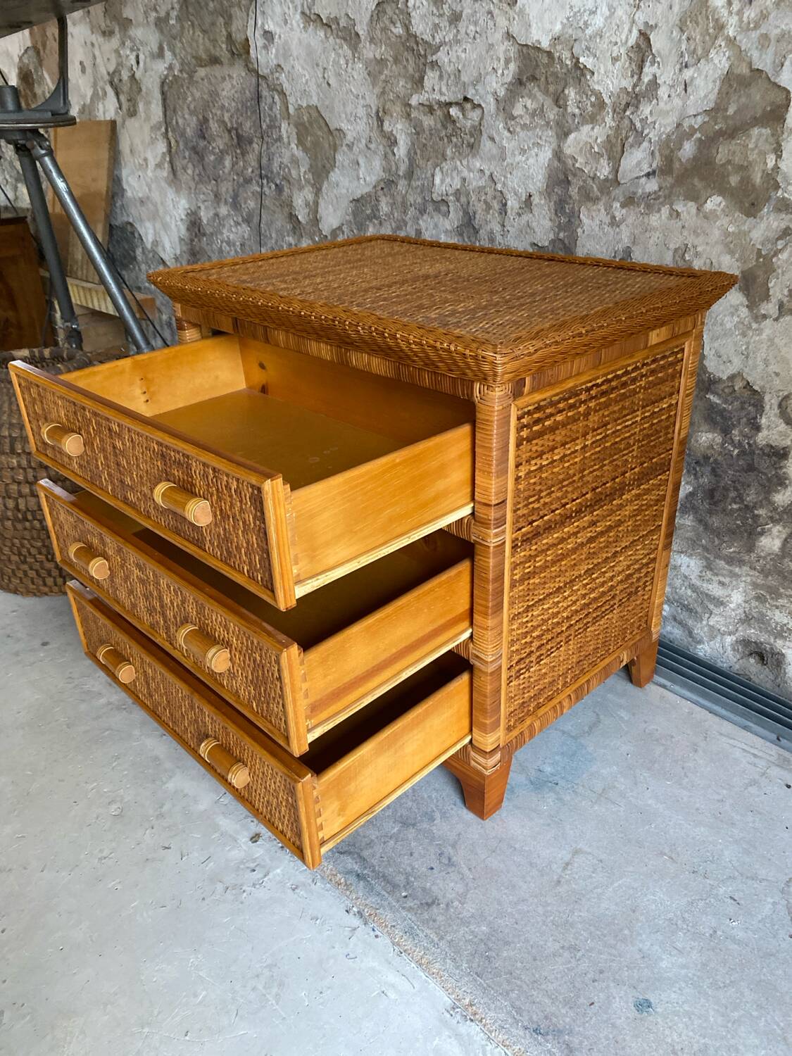 Chest of drawers