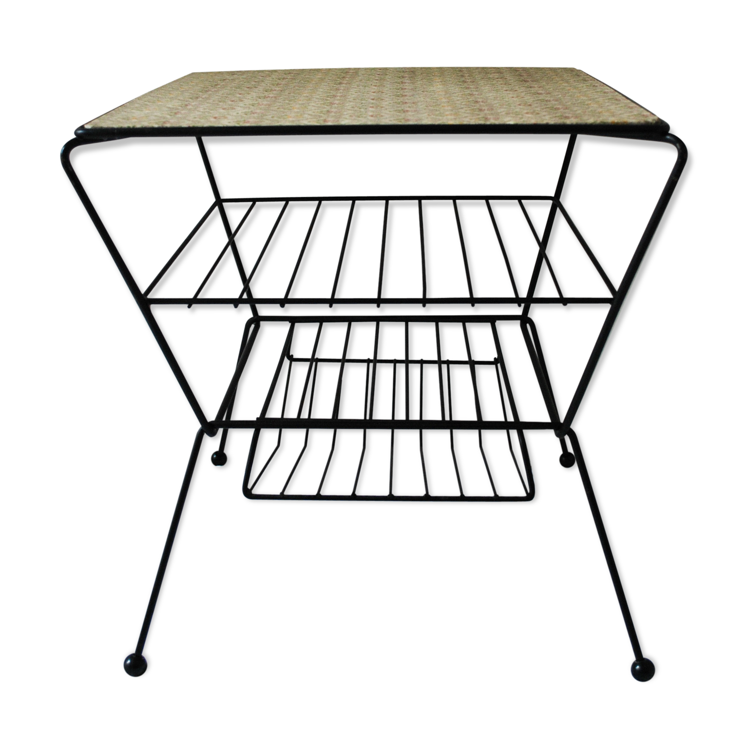 End magazine rack table