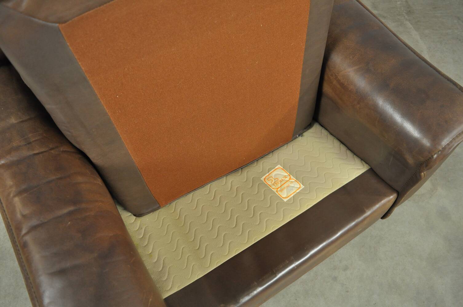 Buffalo leather vintage brutalist armchair by hugo de ruiter, leolux, 1970s