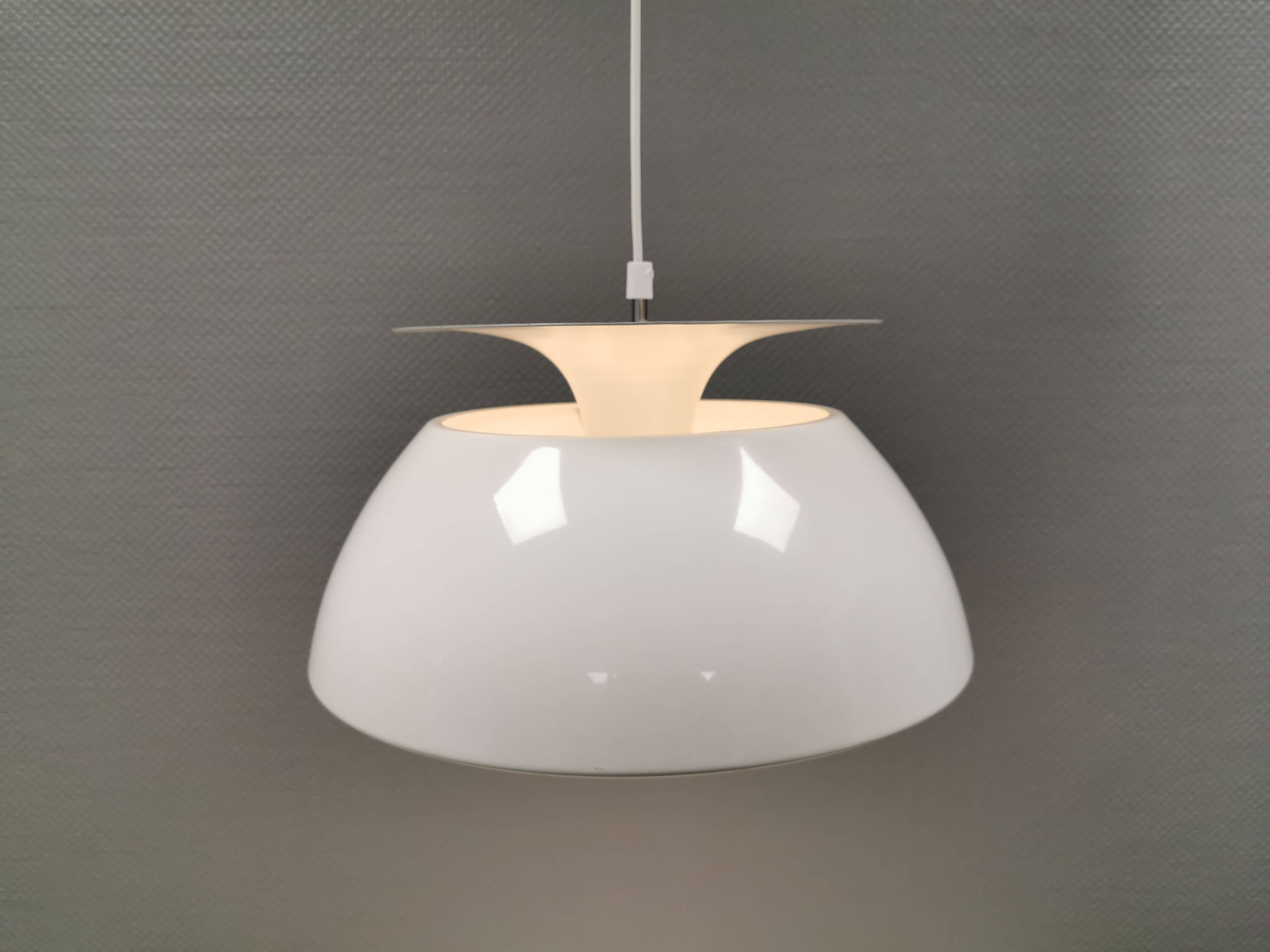 Holmegaard hanging lamp, model Jutlandia, by Jørgen Høj in Denmark 1974
