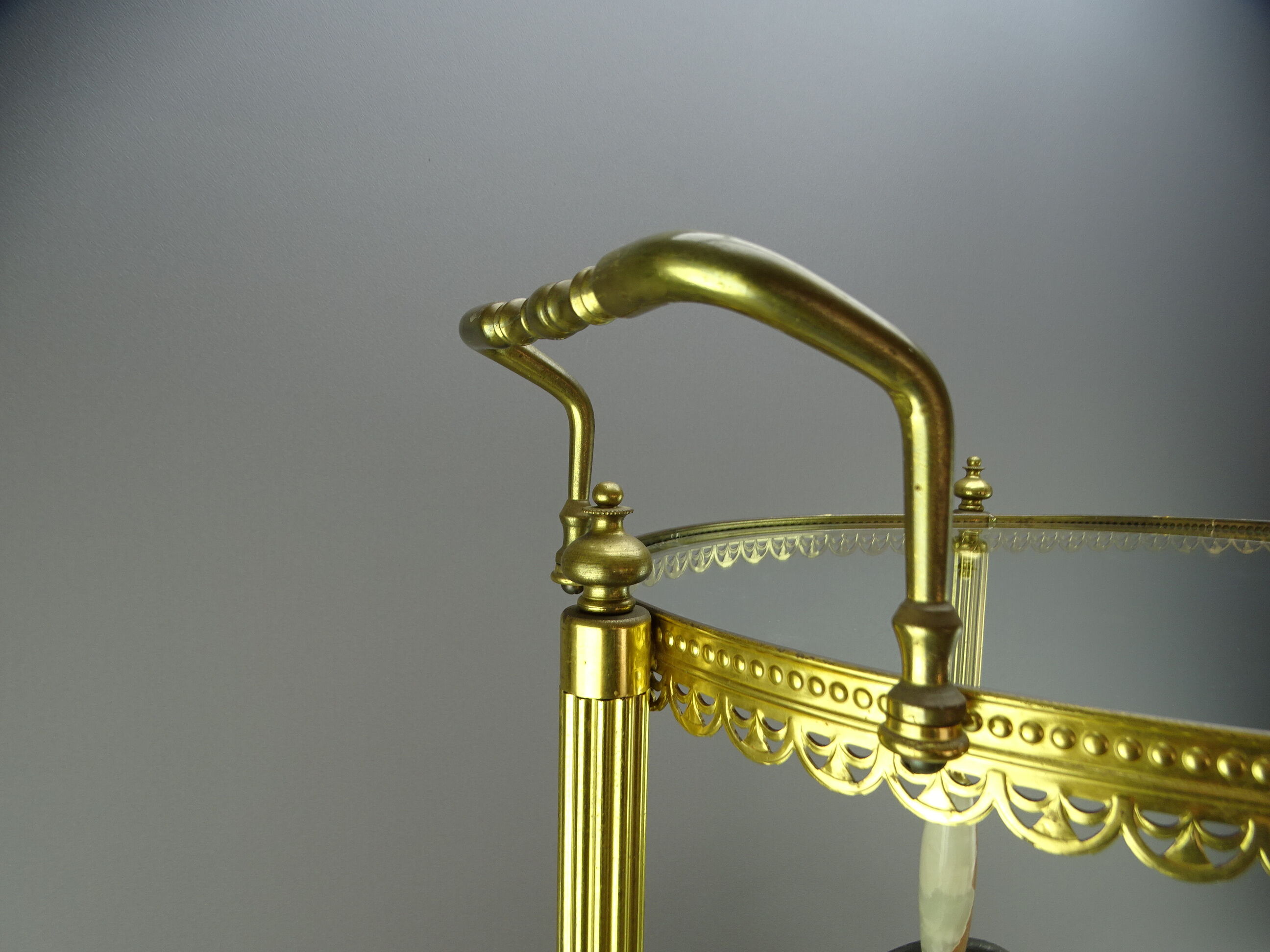 Troller bar in bronze and glass