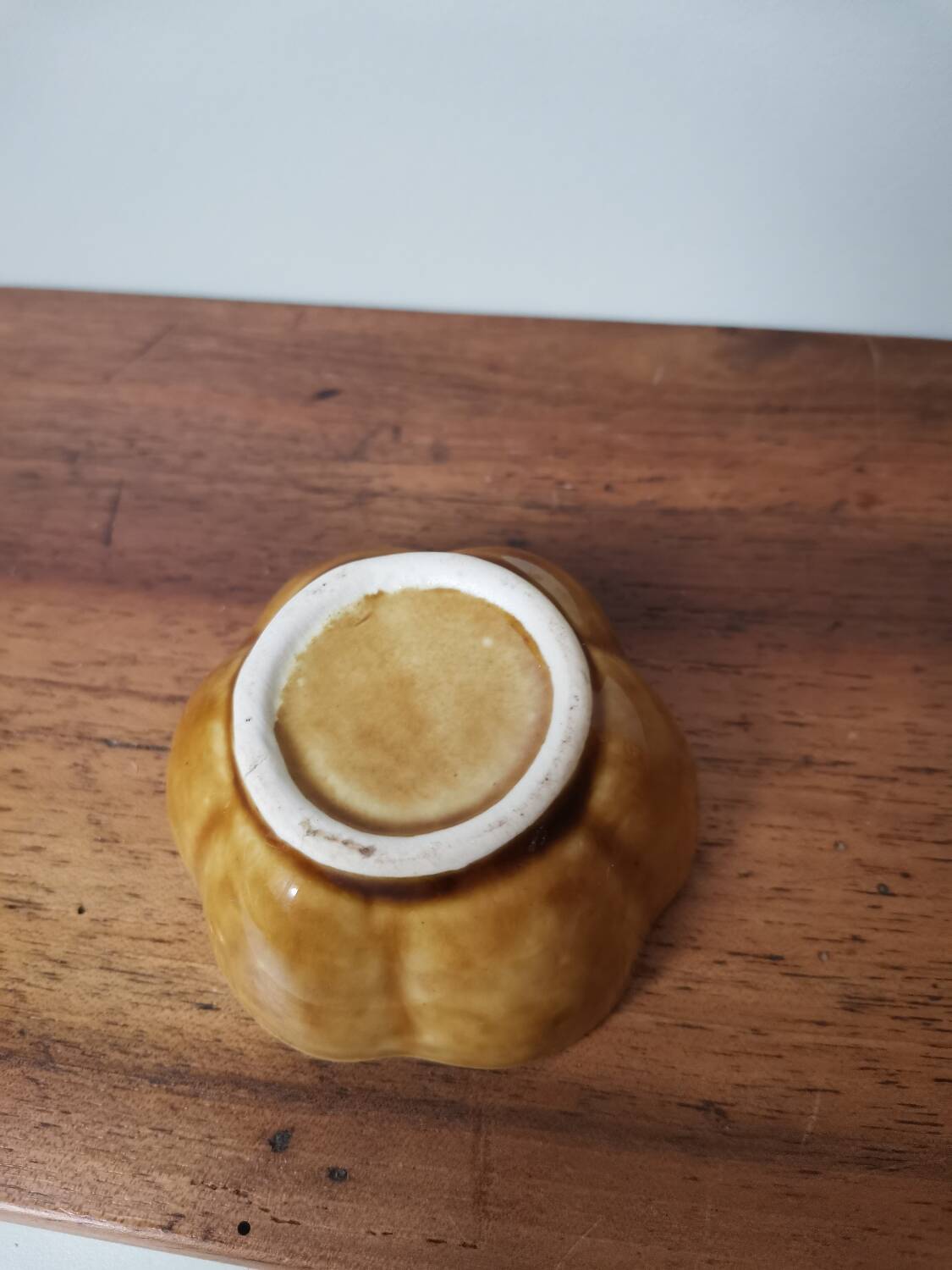 Small bowl in the shape of a vintage enameled ceramic flower