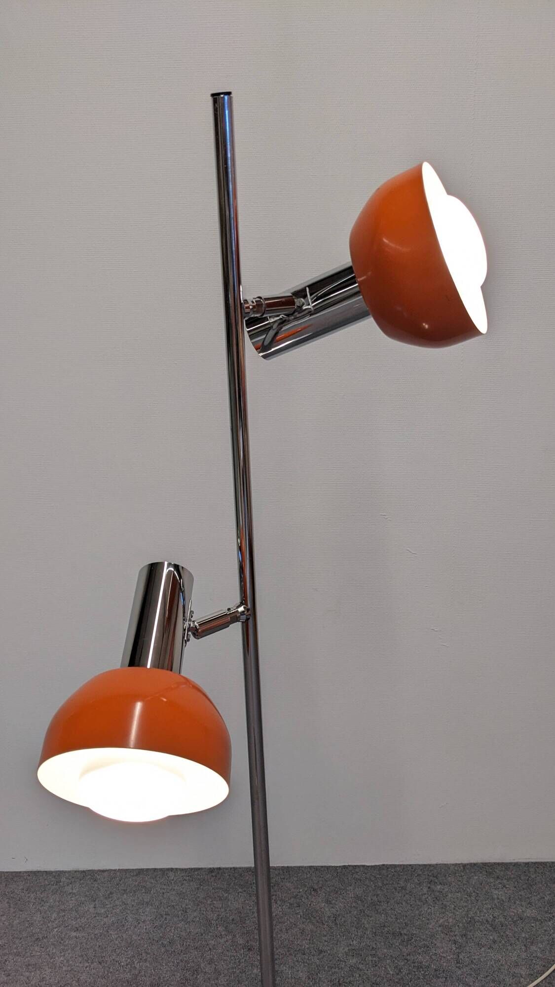 Space age floor lamp with 2 spots by Hustadt Leuchten, Germany, circa 1970.