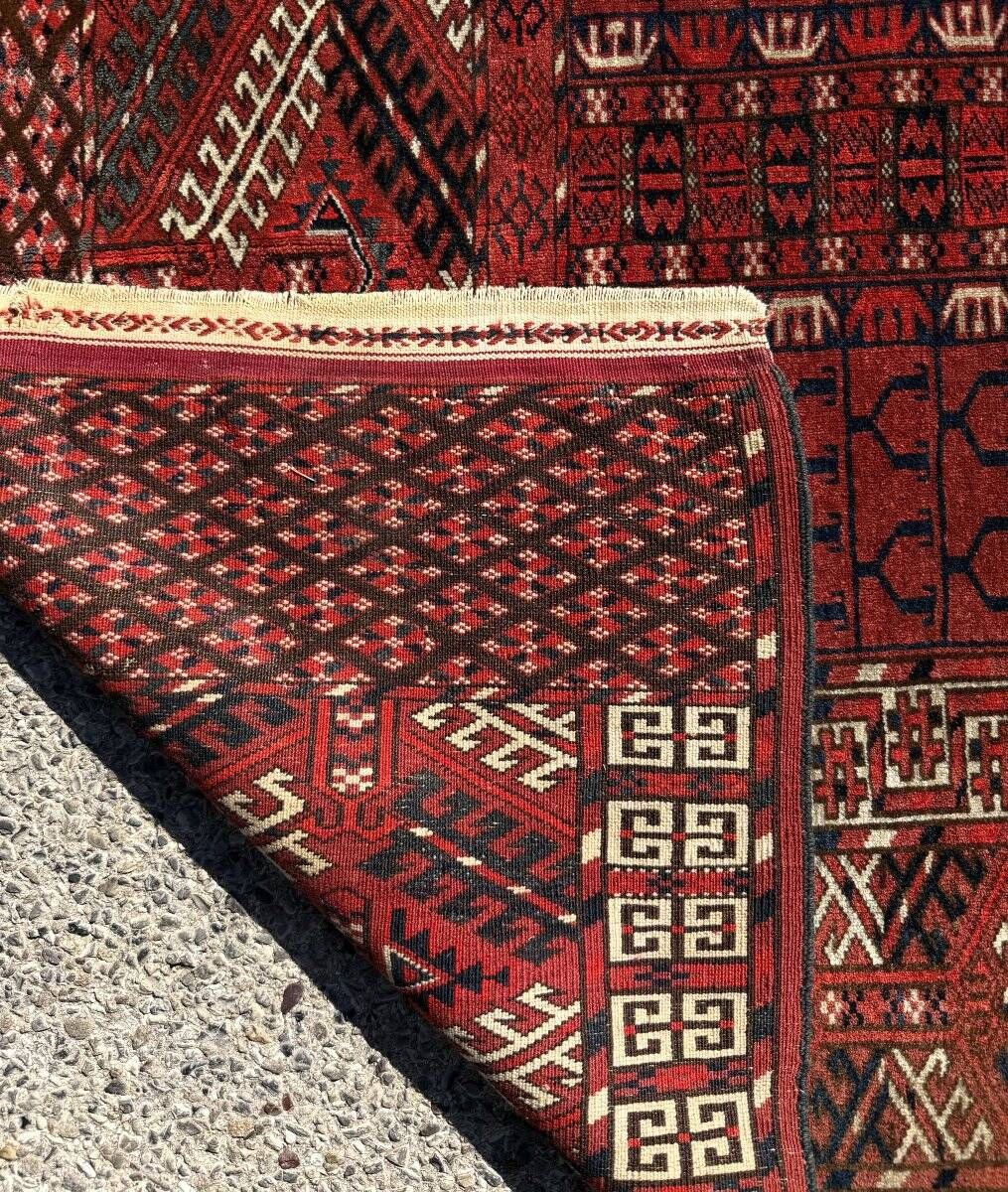 Ancient Turkmen Hatchlou rug: 120 × 150 cm "Galerie Sardje"