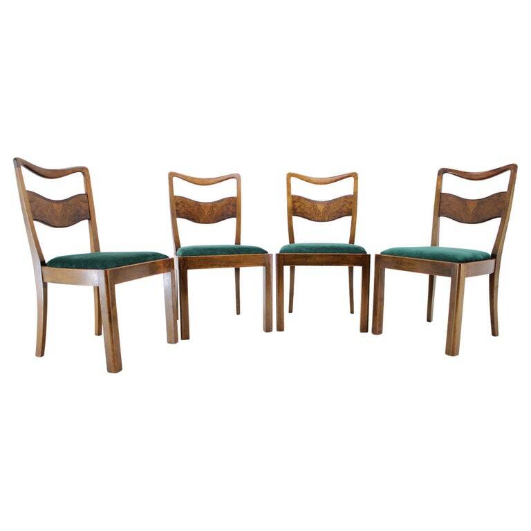 Set of 4 Czech Art Deco Walnut Dining Chairs in Green Velvet, 1930s
