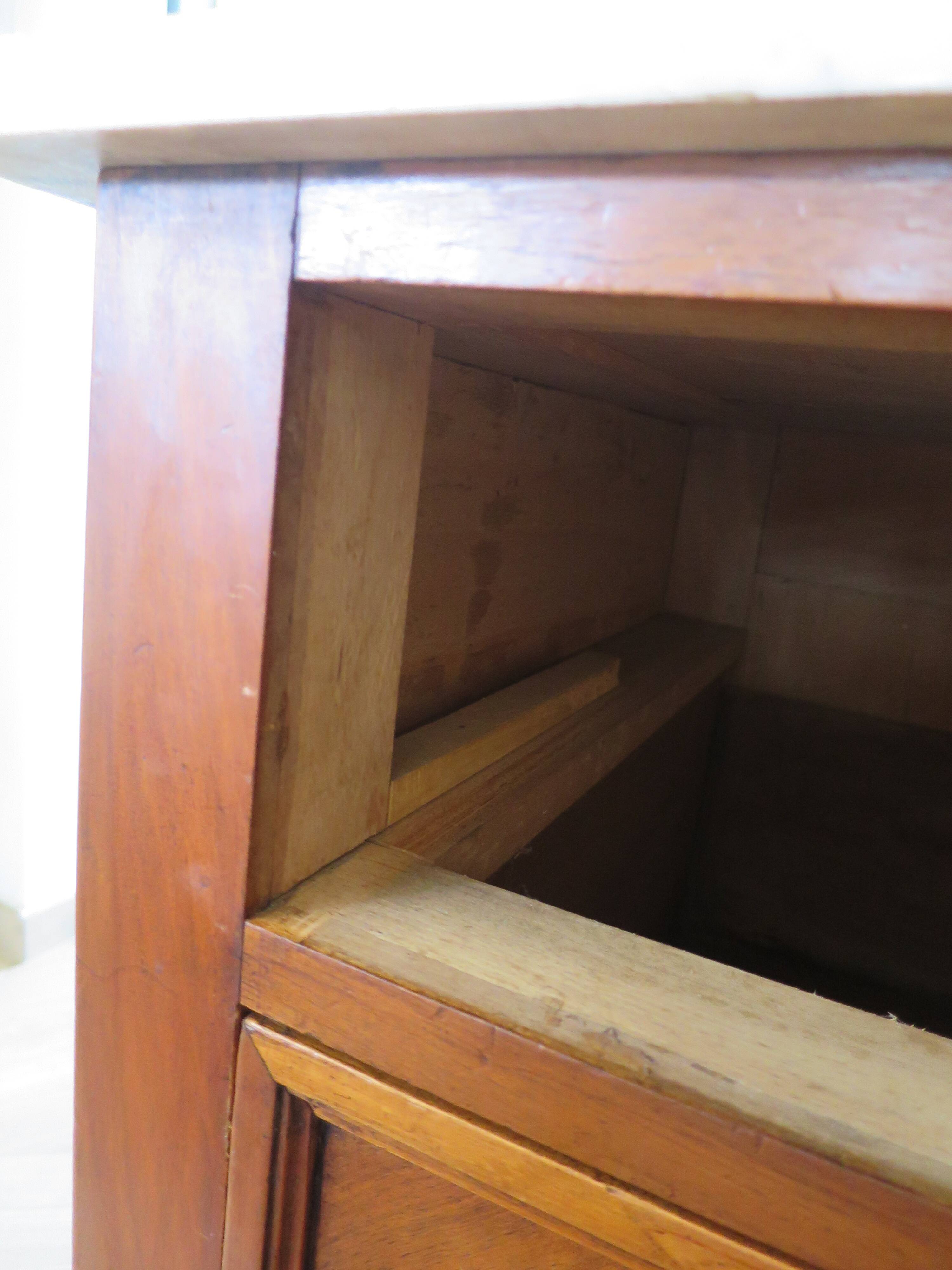 Louis Philippe style chest of drawers with 4 drawers in solid walnut and marble, 1900-1950.