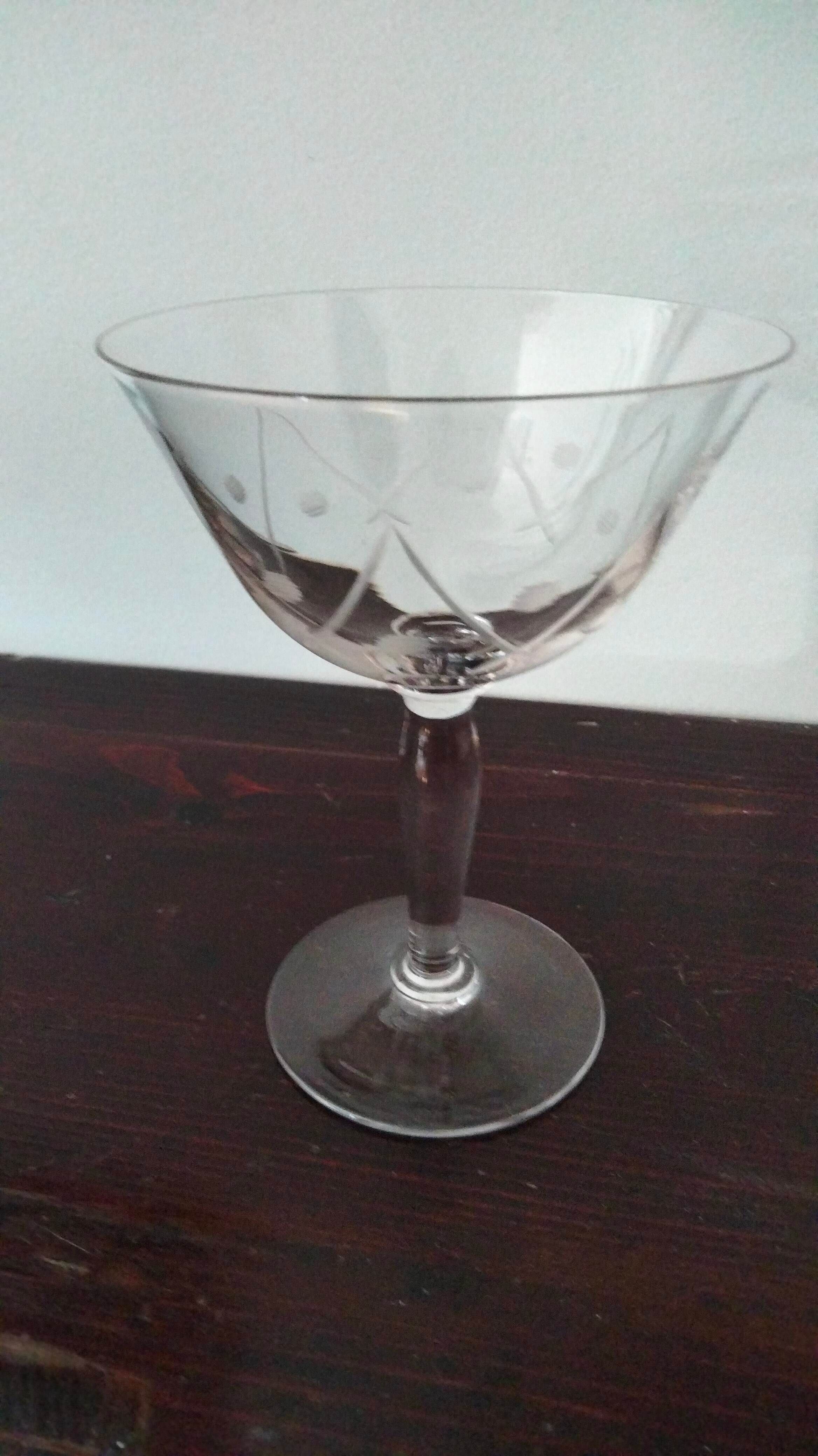 4 champagne glasses in engraved crystal