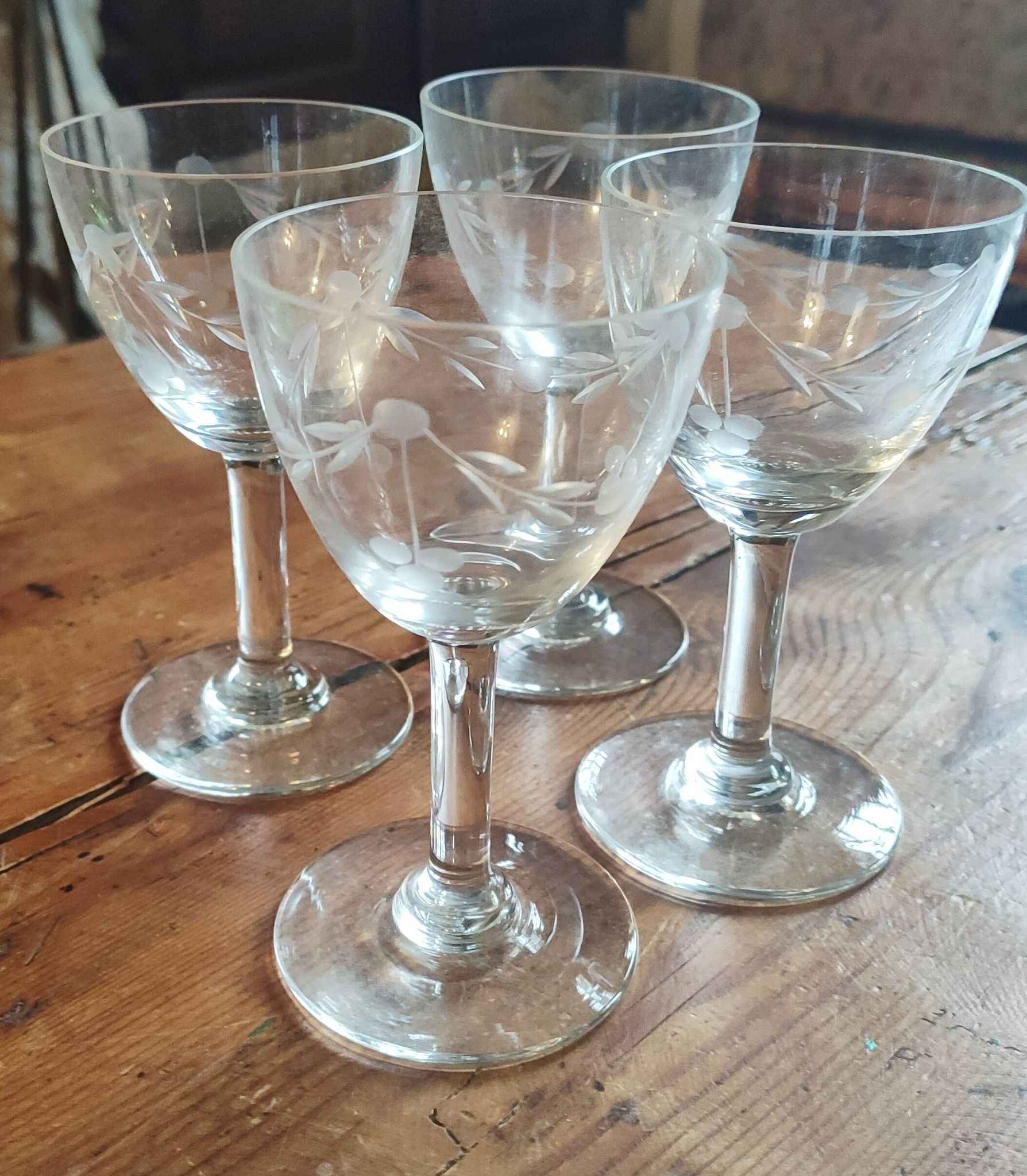 Set of chiseled stemmed glasses